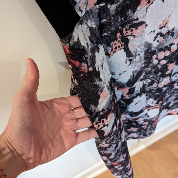 Club Monaco Short Sleeve Floral Dress - Picture 3 of 4